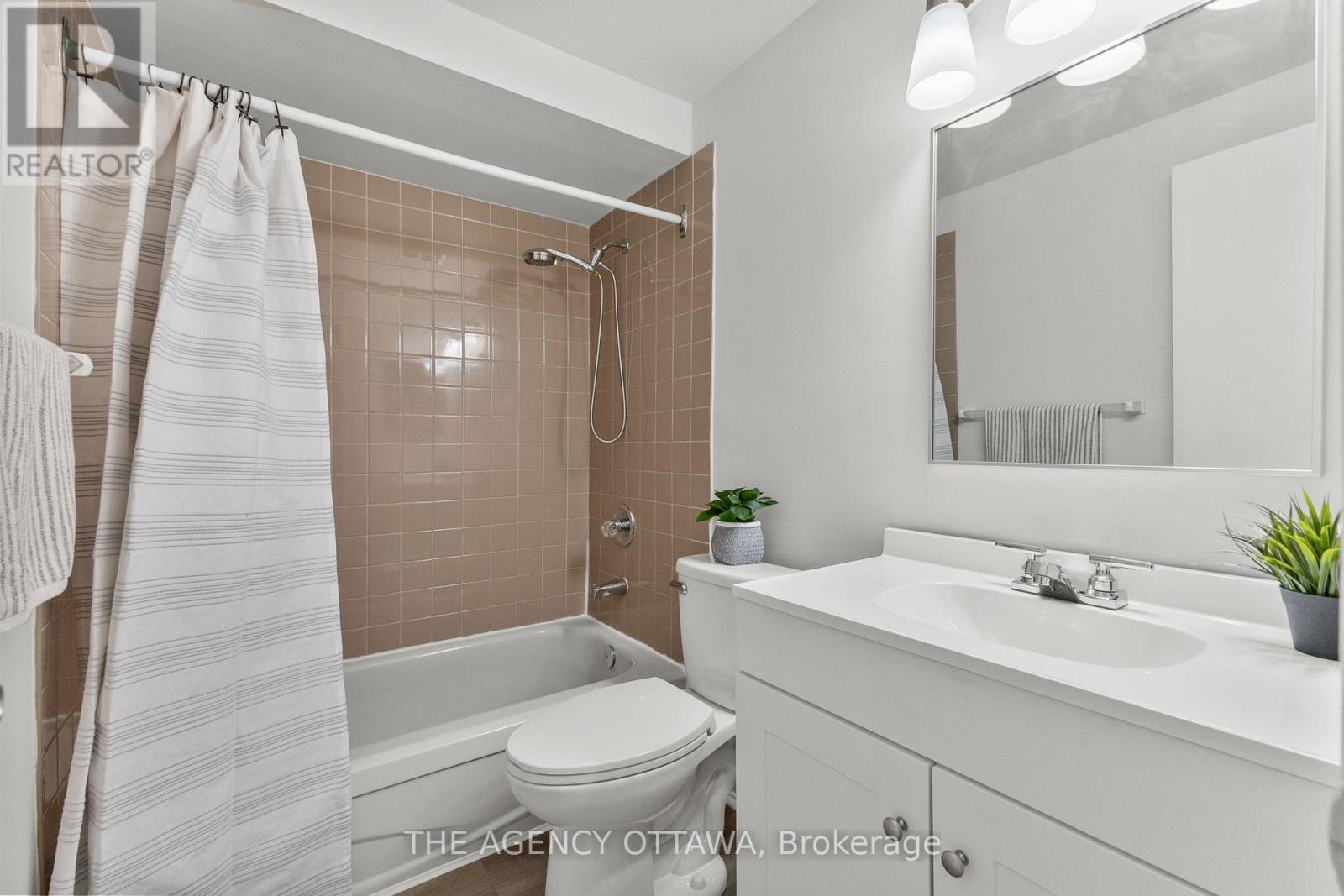 602 Seyton Drive, Ottawa, Ontario  K2H 7X5 - Photo 21 - X12517714