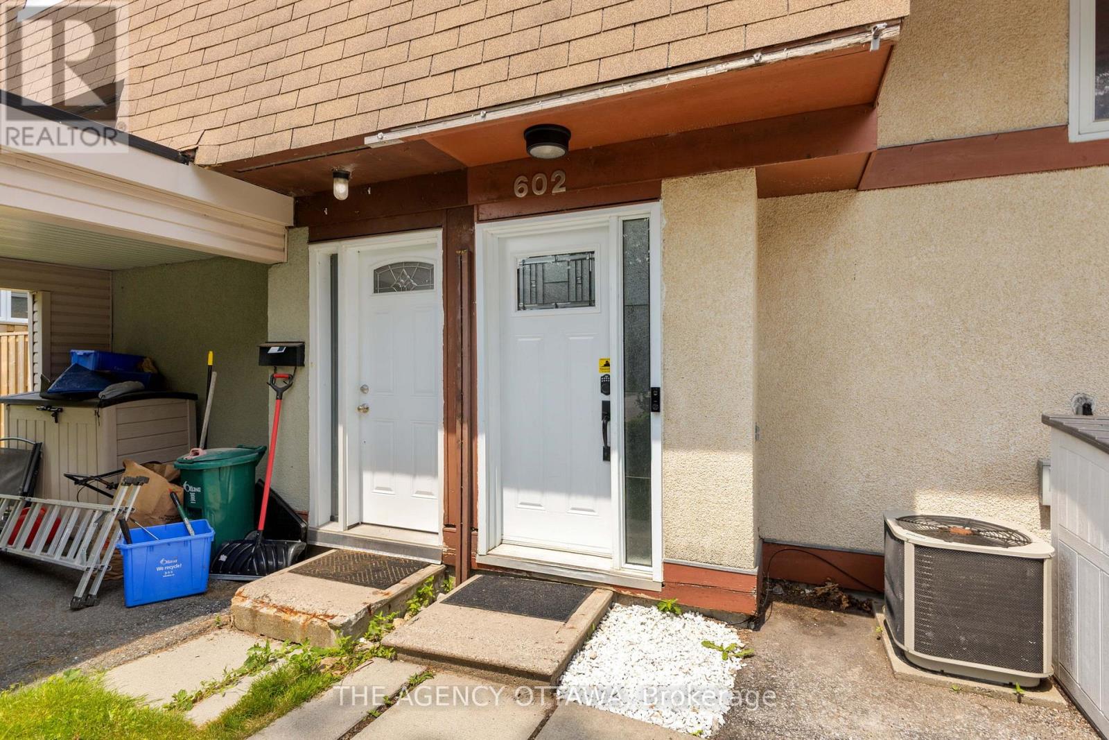 602 Seyton Drive, Ottawa, Ontario  K2H 7X5 - Photo 3 - X12517714