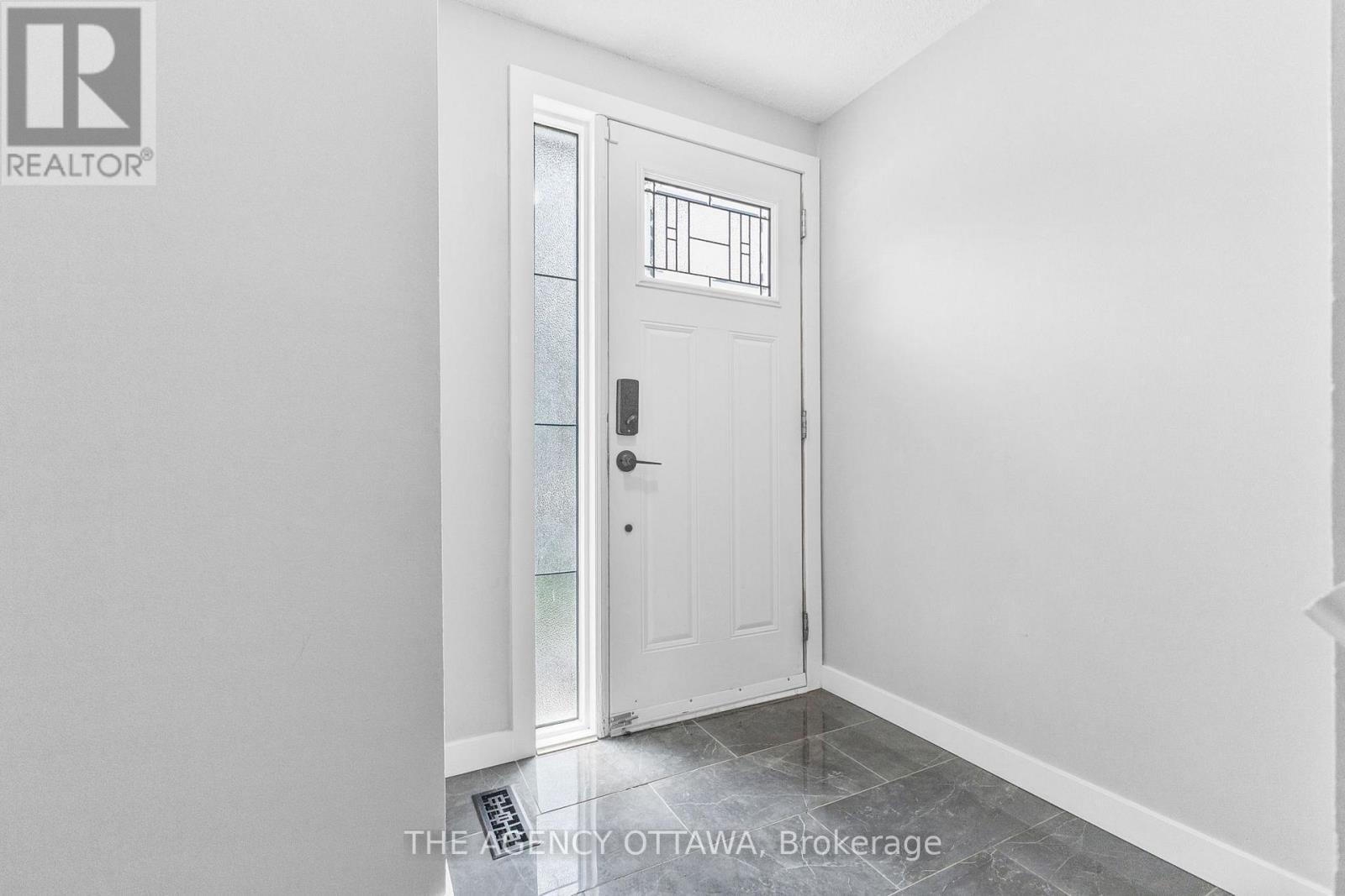 602 Seyton Drive, Ottawa, Ontario  K2H 7X5 - Photo 4 - X12517714