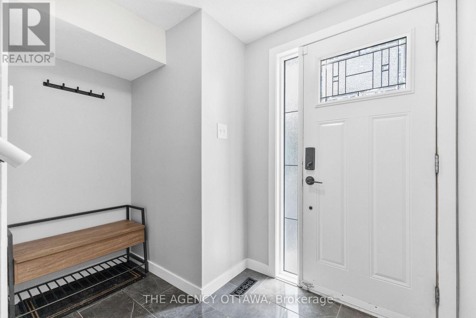 602 Seyton Drive, Ottawa, Ontario  K2H 7X5 - Photo 5 - X12517714