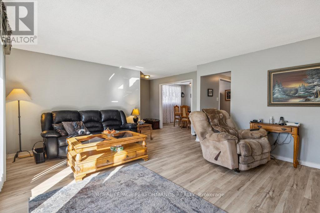 1033 Vista Barrett Private, Ottawa, Ontario  K4P 1C8 - Photo 10 - X12517796