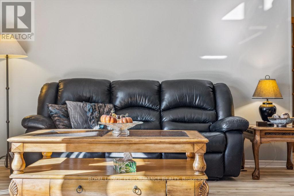 1033 Vista Barrett Private, Ottawa, Ontario  K4P 1C8 - Photo 11 - X12517796