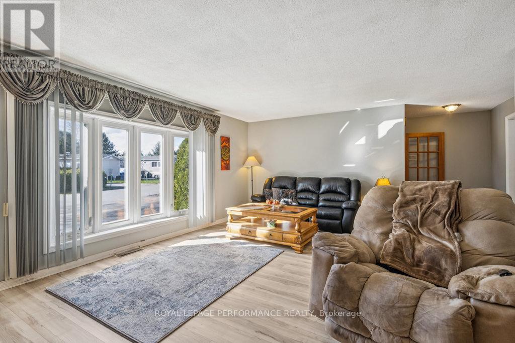 1033 Vista Barrett Private, Ottawa, Ontario  K4P 1C8 - Photo 12 - X12517796