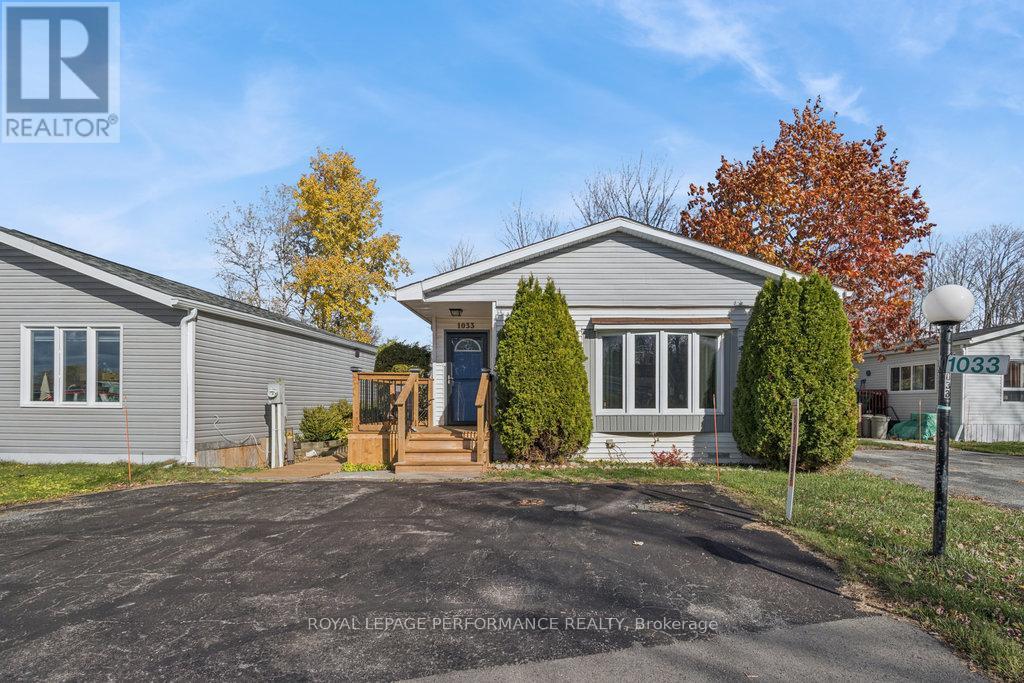 1033 Vista Barrett Private, Ottawa, Ontario  K4P 1C8 - Photo 2 - X12517796