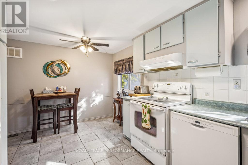 1033 Vista Barrett Private, Ottawa, Ontario  K4P 1C8 - Photo 21 - X12517796