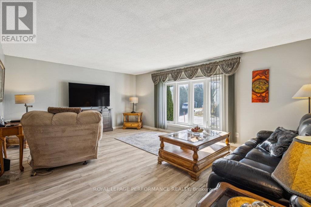 1033 Vista Barrett Private, Ottawa, Ontario  K4P 1C8 - Photo 7 - X12517796