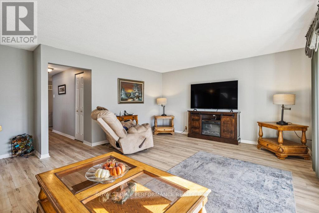 1033 Vista Barrett Private, Ottawa, Ontario  K4P 1C8 - Photo 8 - X12517796