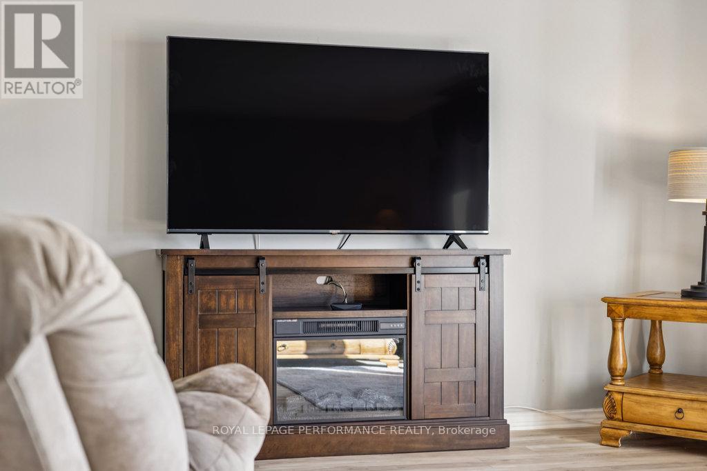 1033 Vista Barrett Private, Ottawa, Ontario  K4P 1C8 - Photo 9 - X12517796