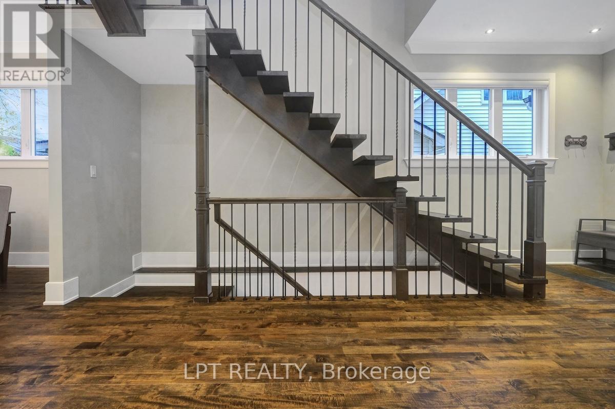 313 Clifton Road, Ottawa, Ontario  K1Z 5V1 - Photo 8 - X12517802