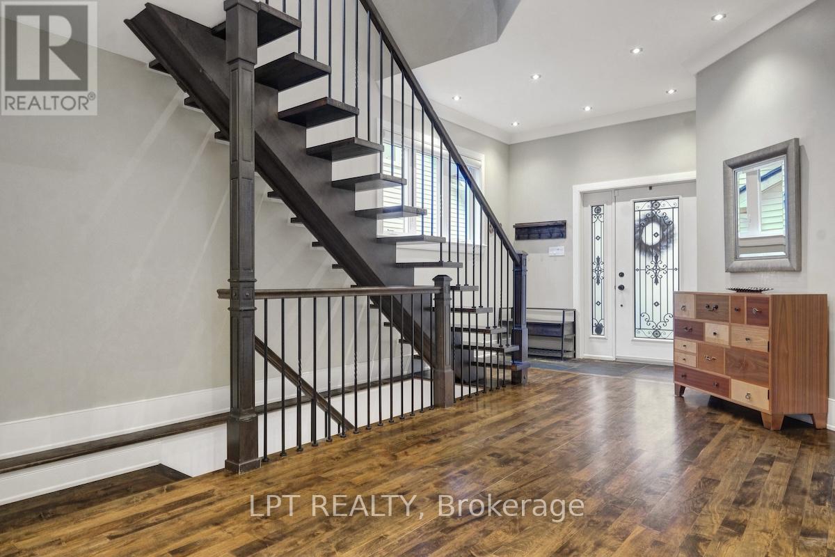 313 Clifton Road, Ottawa, Ontario  K1Z 5V1 - Photo 9 - X12517802