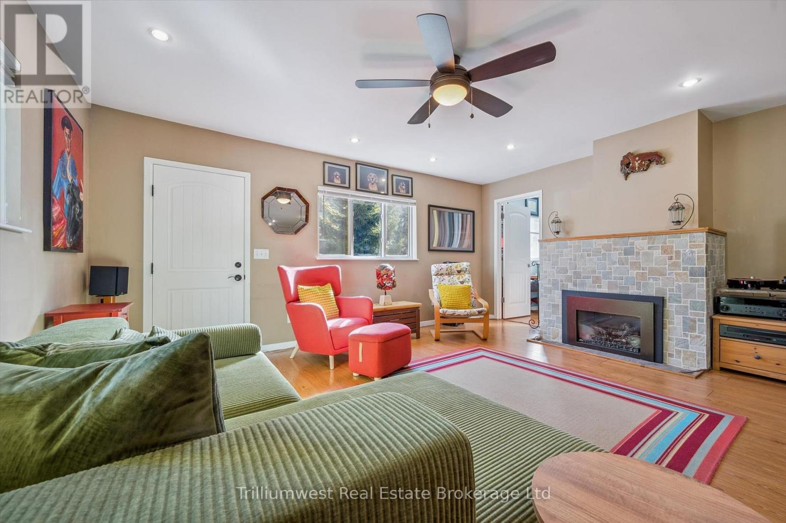 32 Holly Trail, Puslinch, Ontario  N3C 2V4 - Photo 12 - X12517090