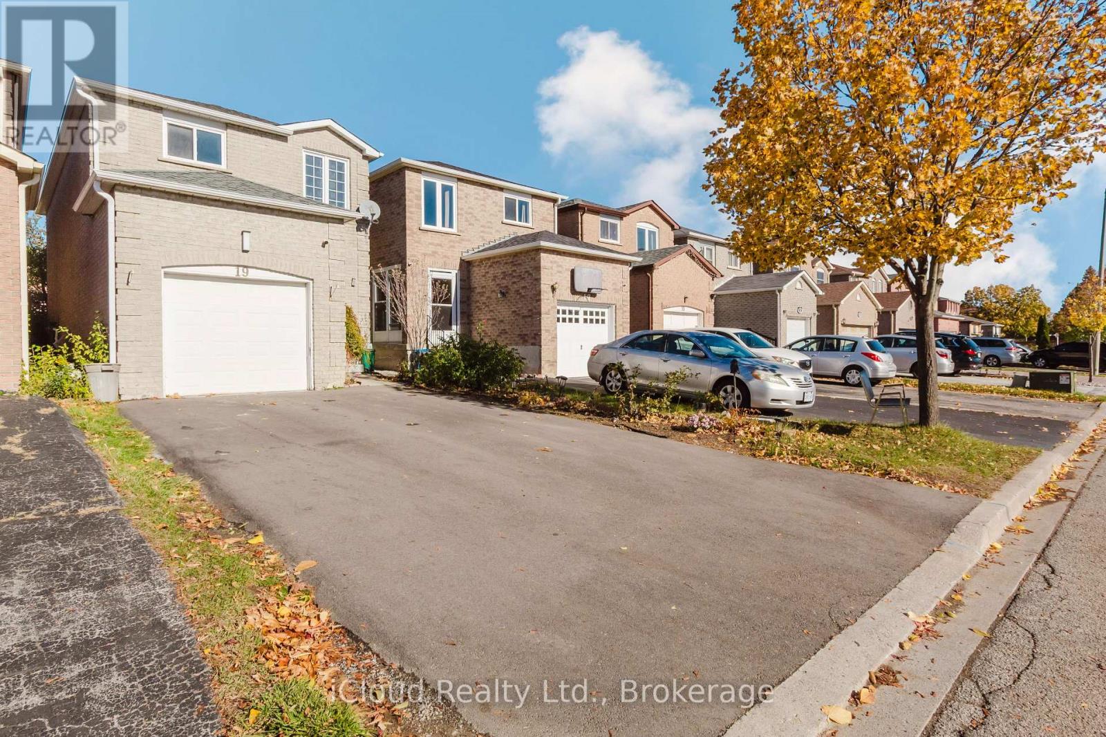 19 Goodwood Drive, Markham, Ontario L3S 2K6 - Photo 2 - N12517546