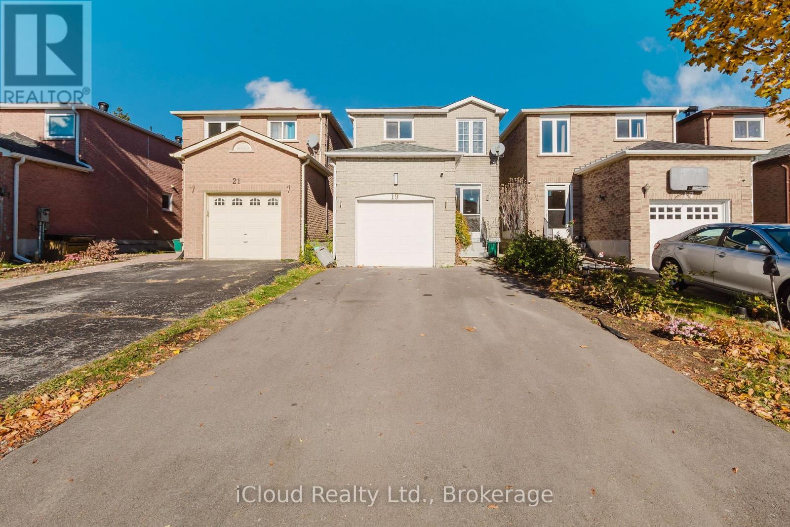 19 Goodwood Drive, Markham, Ontario L3S 2K6 - Photo 3 - N12517546