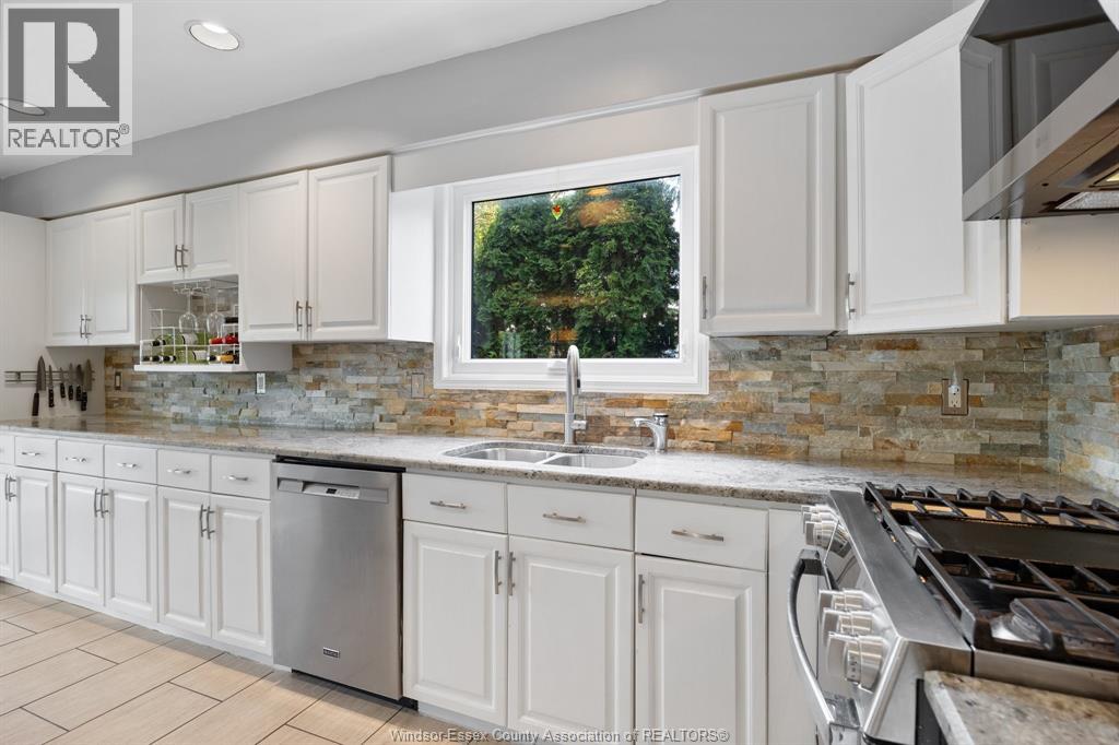 237 East Puce, Lakeshore, Ontario N0R 1A0 - Photo 11 - 25028236