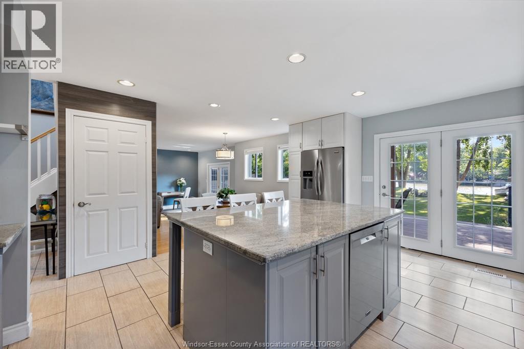 237 East Puce, Lakeshore, Ontario N0R 1A0 - Photo 12 - 25028236