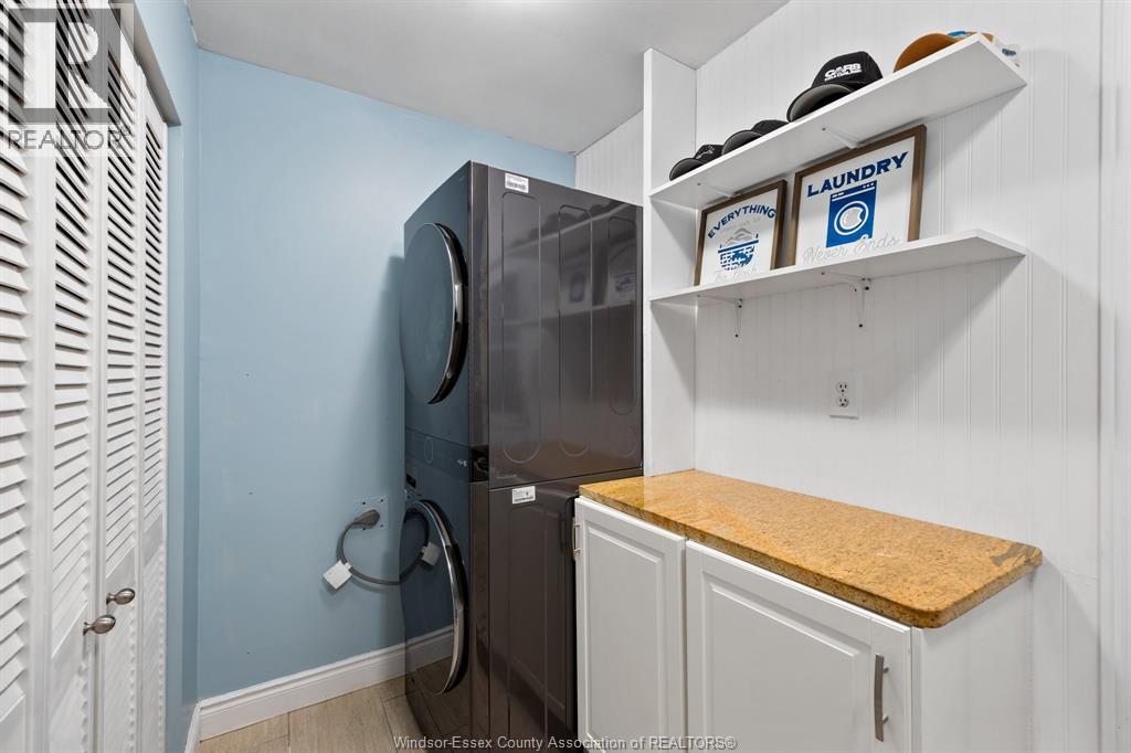 237 East Puce, Lakeshore, Ontario N0R 1A0 - Photo 13 - 25028236