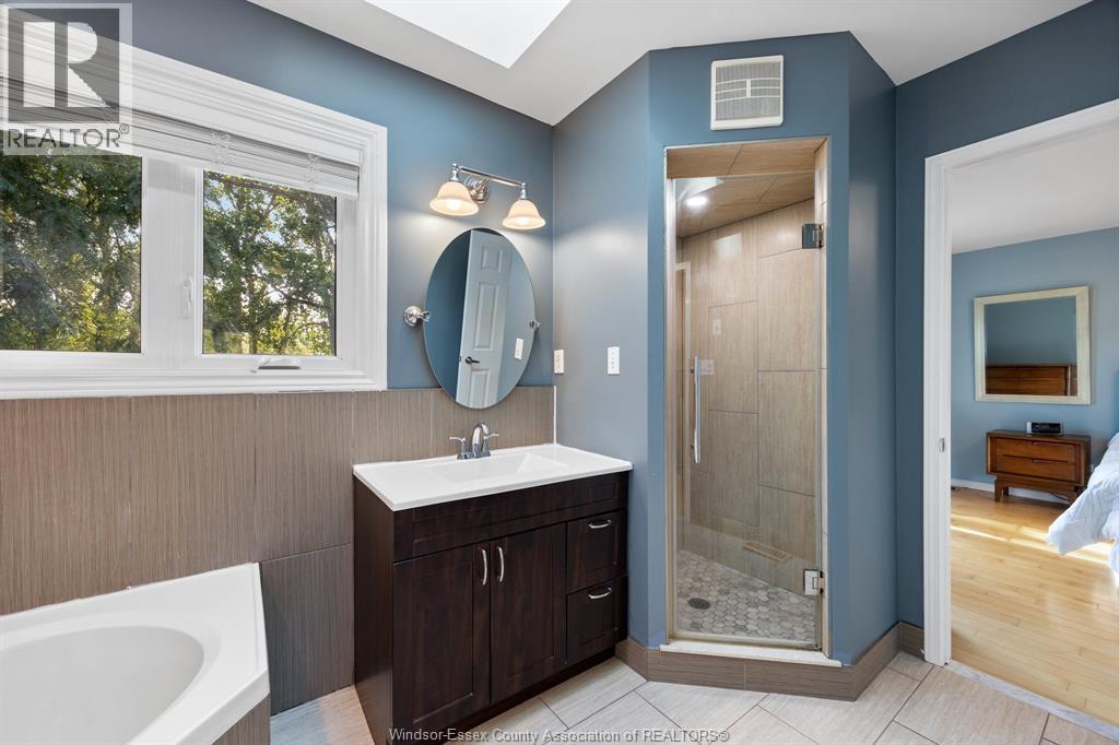 237 East Puce, Lakeshore, Ontario N0R 1A0 - Photo 16 - 25028236