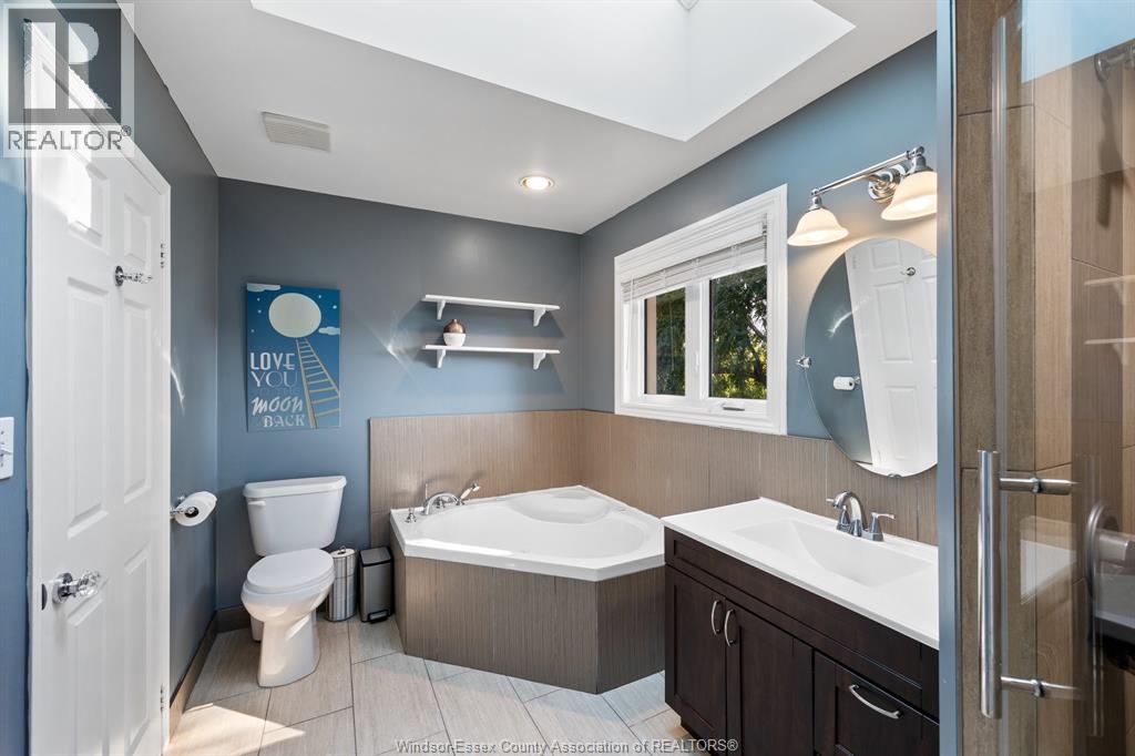 237 East Puce, Lakeshore, Ontario N0R 1A0 - Photo 17 - 25028236