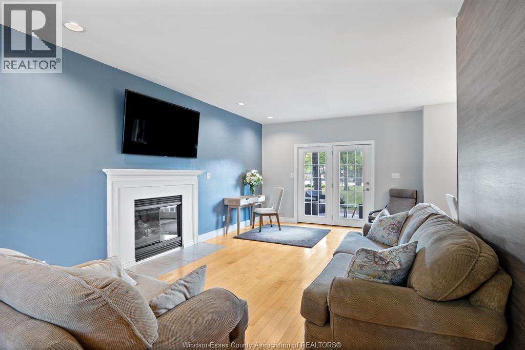 237 East Puce, Lakeshore, Ontario N0R 1A0 - Photo 4 - 25028236