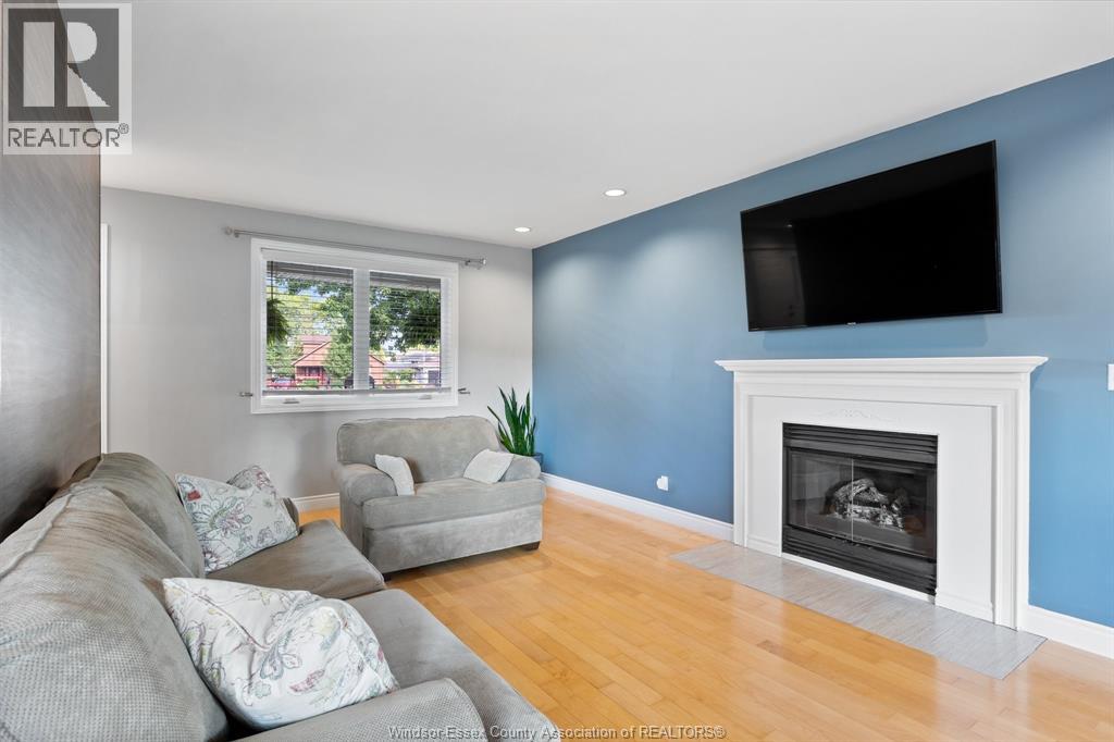 237 East Puce, Lakeshore, Ontario N0R 1A0 - Photo 5 - 25028236