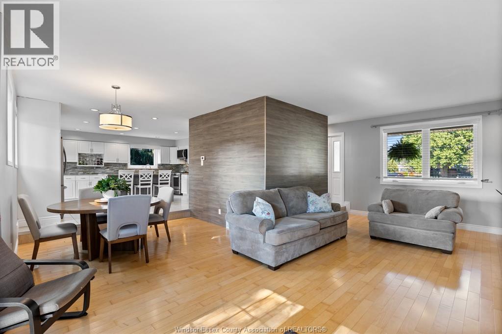 237 East Puce, Lakeshore, Ontario N0R 1A0 - Photo 6 - 25028236