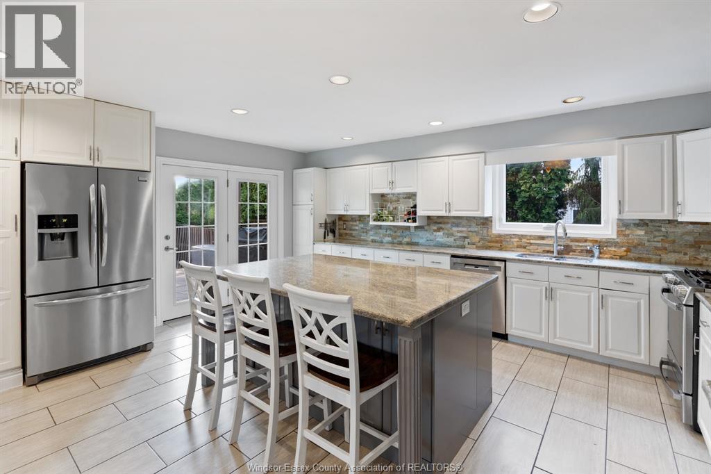 237 East Puce, Lakeshore, Ontario N0R 1A0 - Photo 8 - 25028236