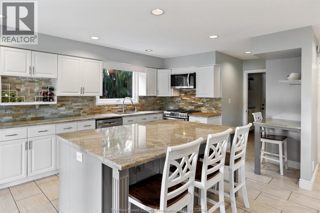 237 East Puce, Lakeshore, Ontario N0R 1A0 - Photo 9 - 25028236