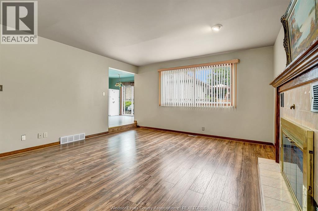 2862 Mangin Crescent, Windsor, Ontario N9E 4K9 - Photo 10 - 25028211