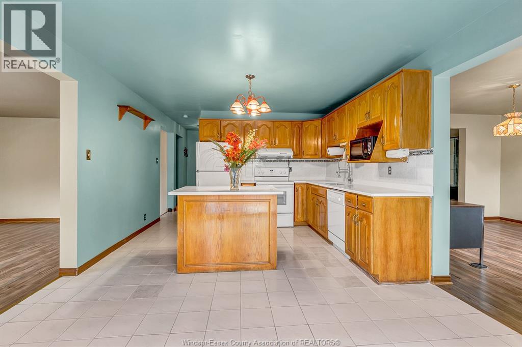 2862 Mangin Crescent, Windsor, Ontario N9E 4K9 - Photo 14 - 25028211