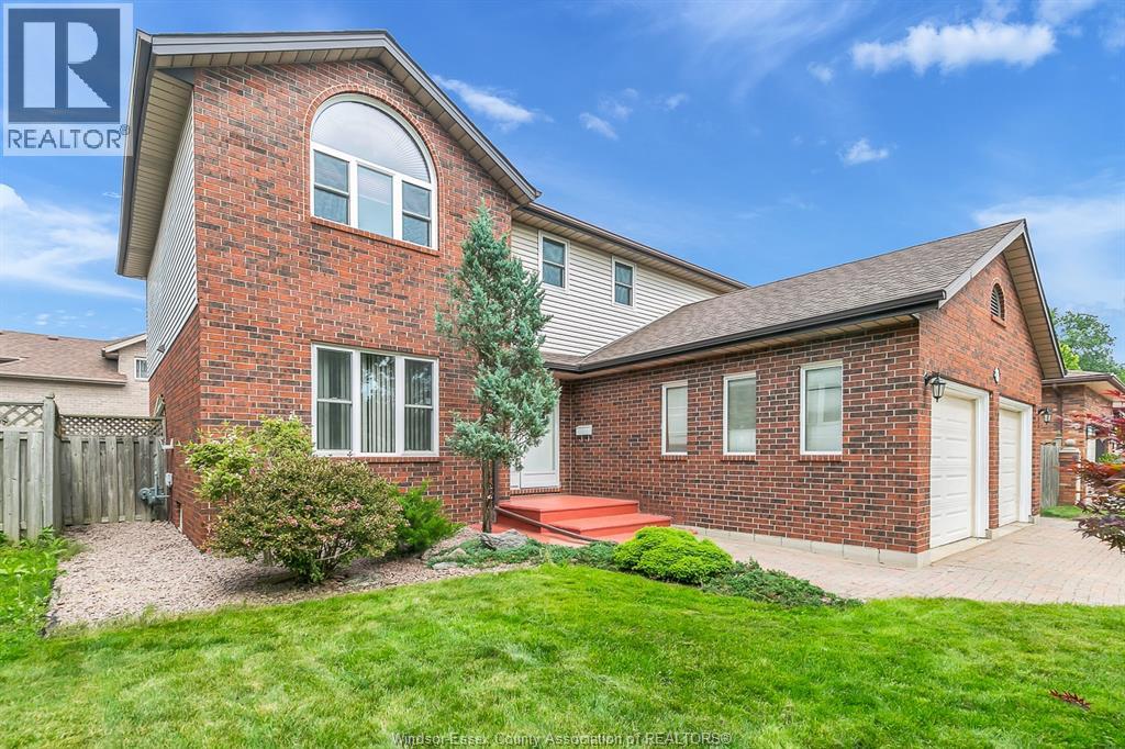 2862 Mangin Crescent, Windsor, Ontario N9E 4K9 - Photo 2 - 25028211