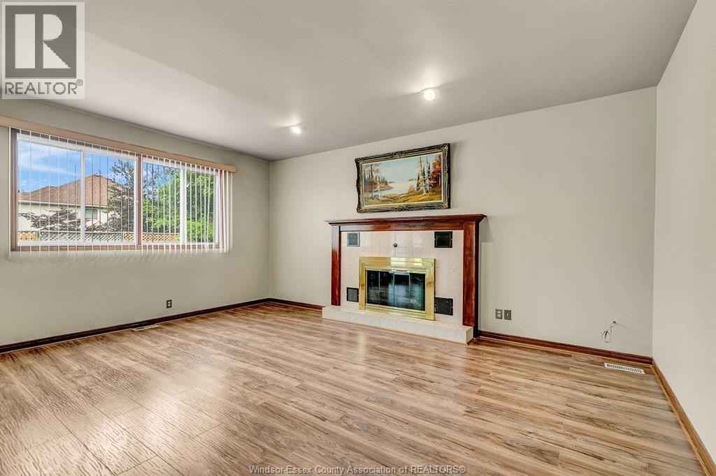 2862 Mangin Crescent, Windsor, Ontario N9E 4K9 - Photo 8 - 25028211