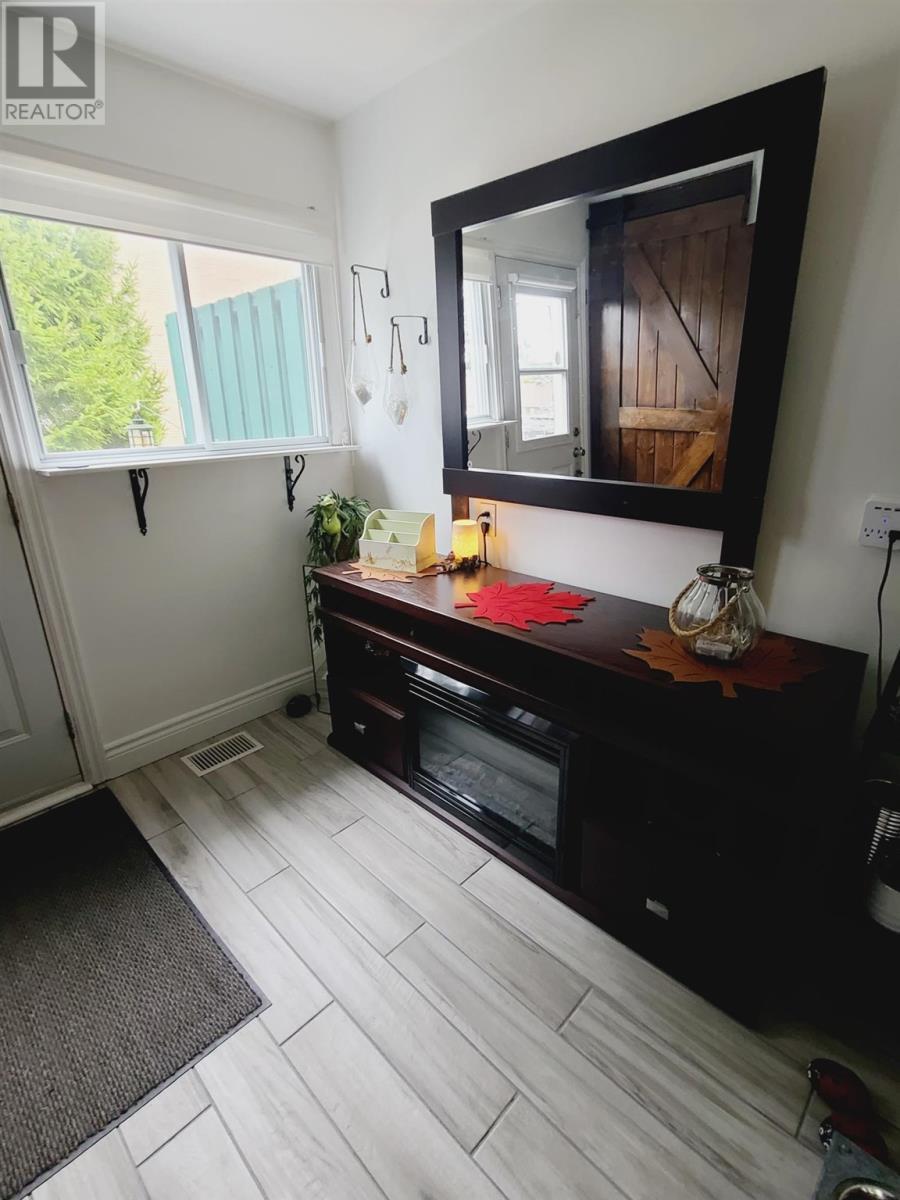 106 Hutchison Ave, Elliot Lake, Ontario P5A 1W8 - Photo 3 - SM253188