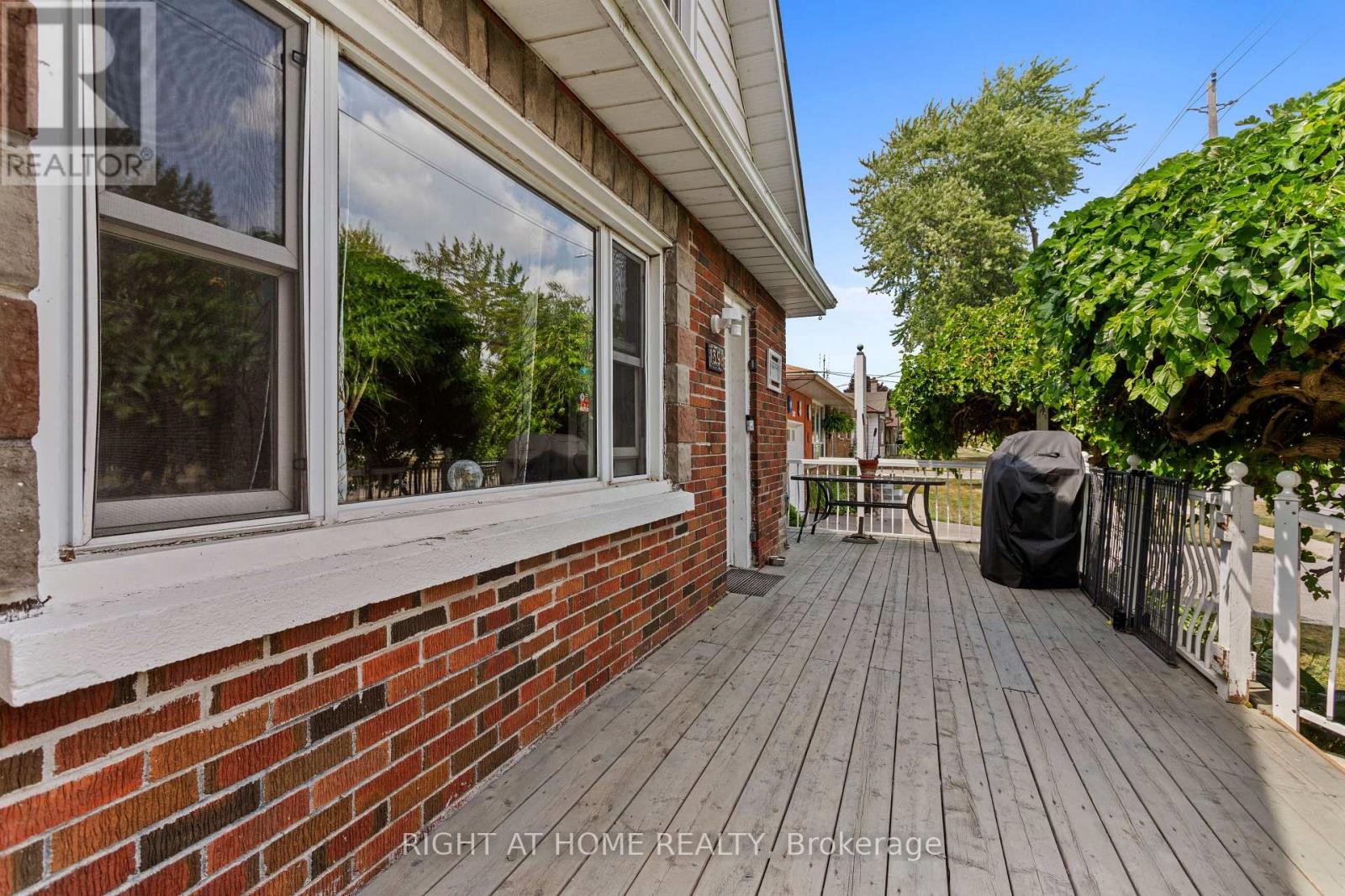 1398 Simcoe Street S, Oshawa, Ontario  L1H 4M4 - Photo 2 - E12517864