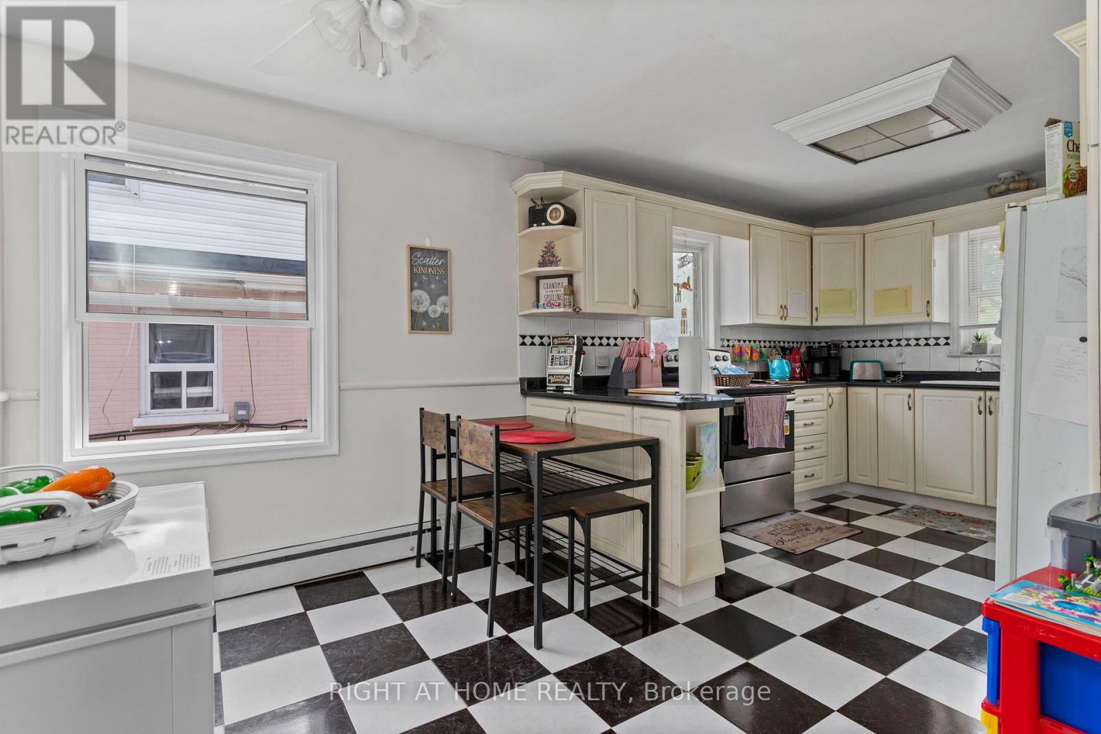 1398 Simcoe Street S, Oshawa, Ontario  L1H 4M4 - Photo 3 - E12517864