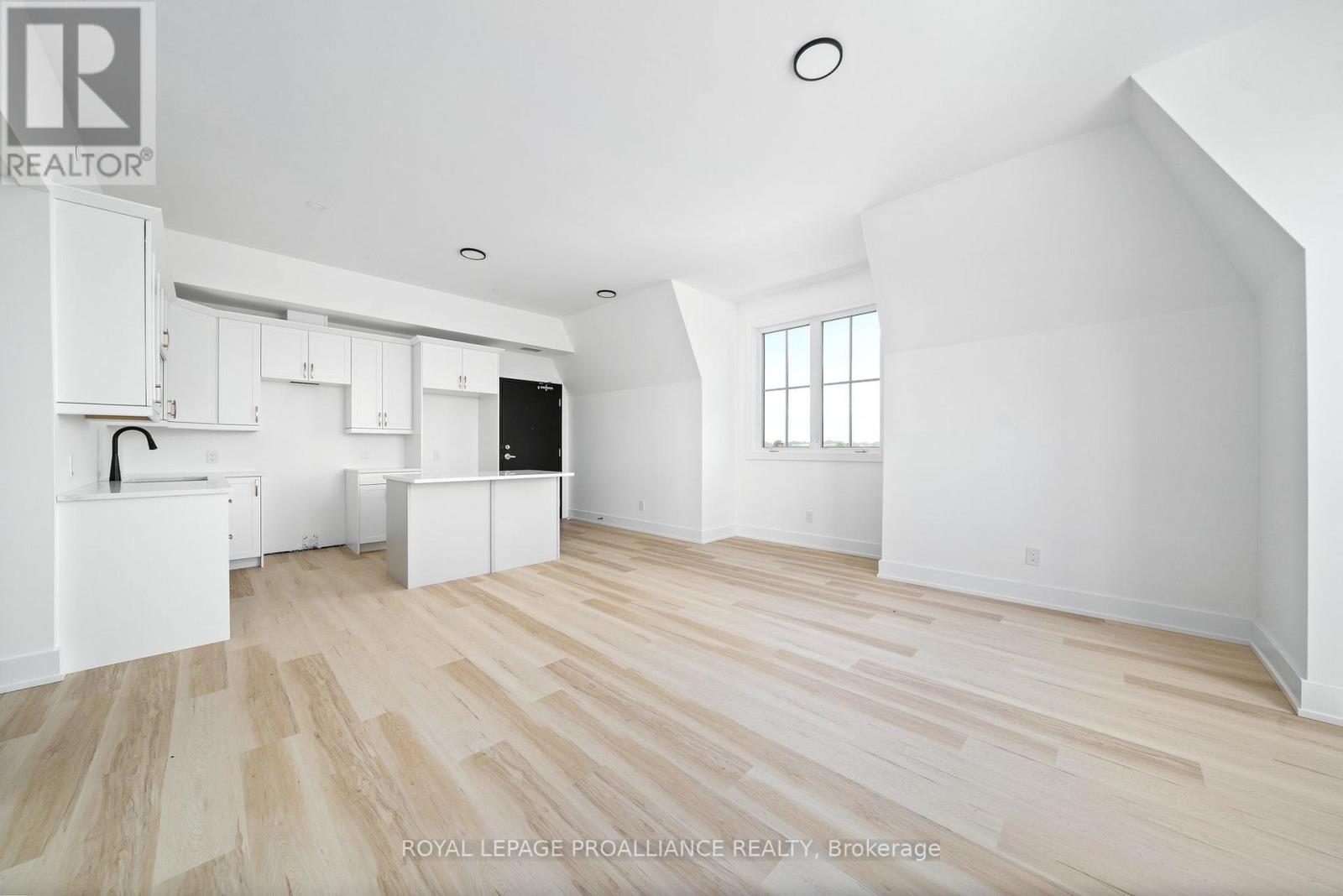 302 - 941 Charles Wilson Parkway, Cobourg, Ontario  K9A 0L2 - Photo 5 - X12517932