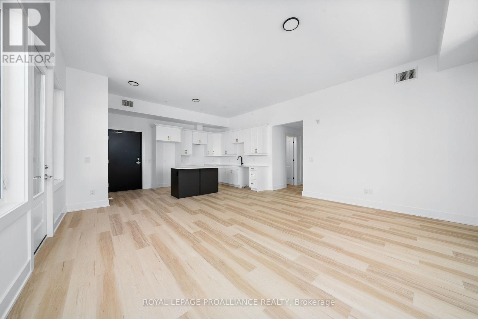 201 - 941 Charles Wilson Parkway, Cobourg, Ontario  K9A 0L2 - Photo 6 - X12517944