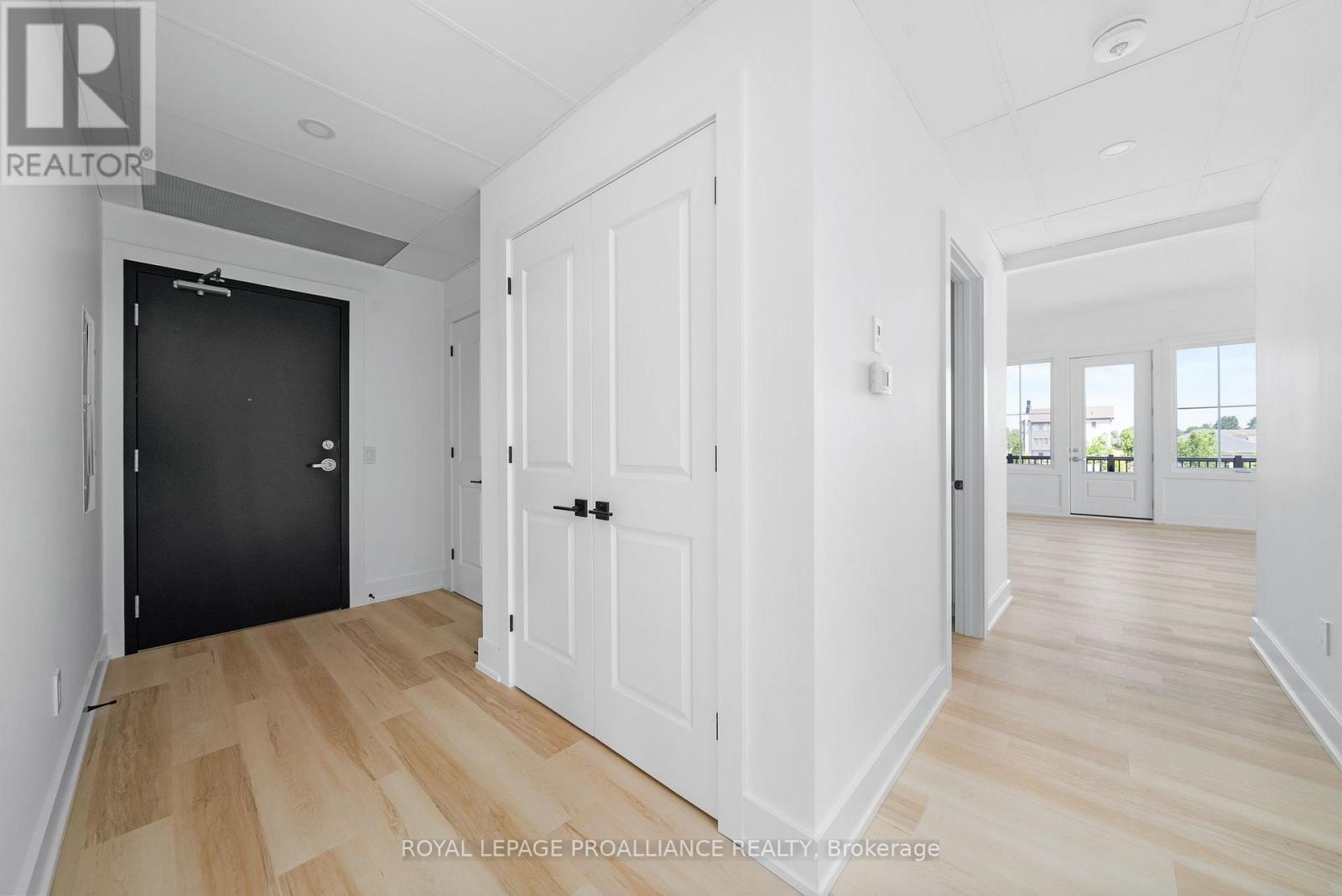 202 - 941 Charles Wilson Parkway, Cobourg, Ontario  K9A 0L2 - Photo 3 - X12517946