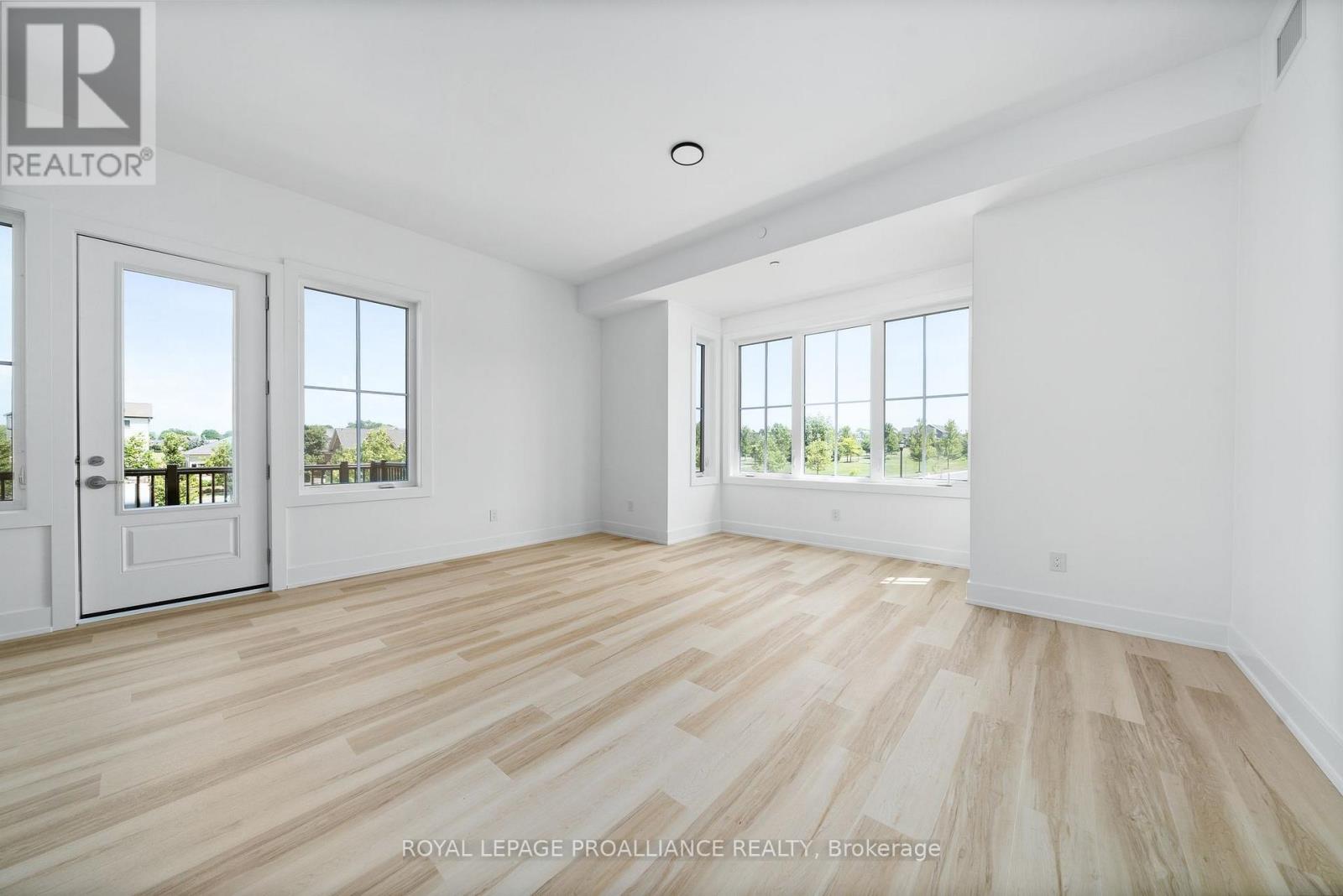 202 - 941 Charles Wilson Parkway, Cobourg, Ontario  K9A 0L2 - Photo 5 - X12517946