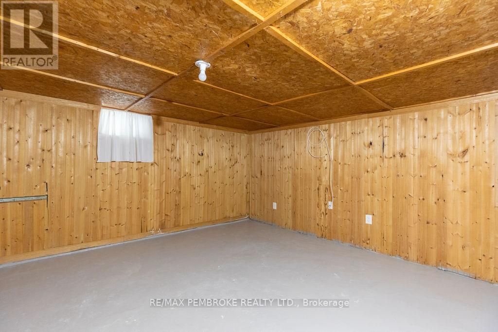 618 Elgin Street, Laurentian Valley, Ontario  K8A 4H2 - Photo 21 - X12517264