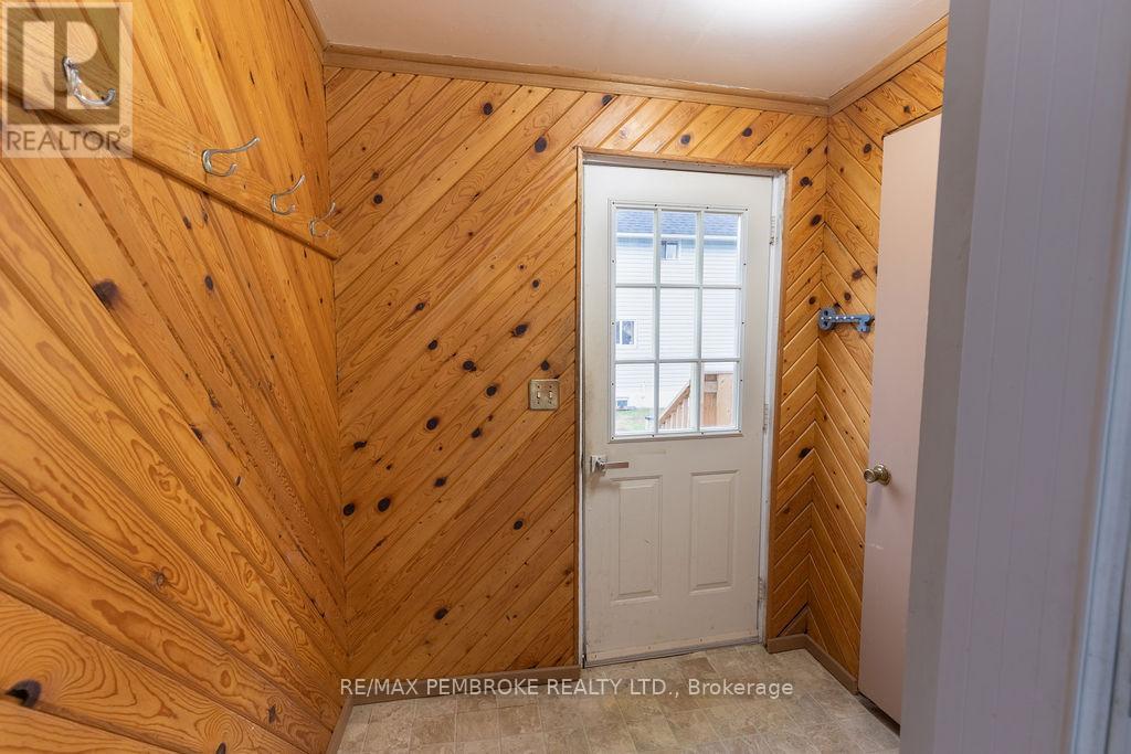 618 Elgin Street, Laurentian Valley, Ontario  K8A 4H2 - Photo 25 - X12517264