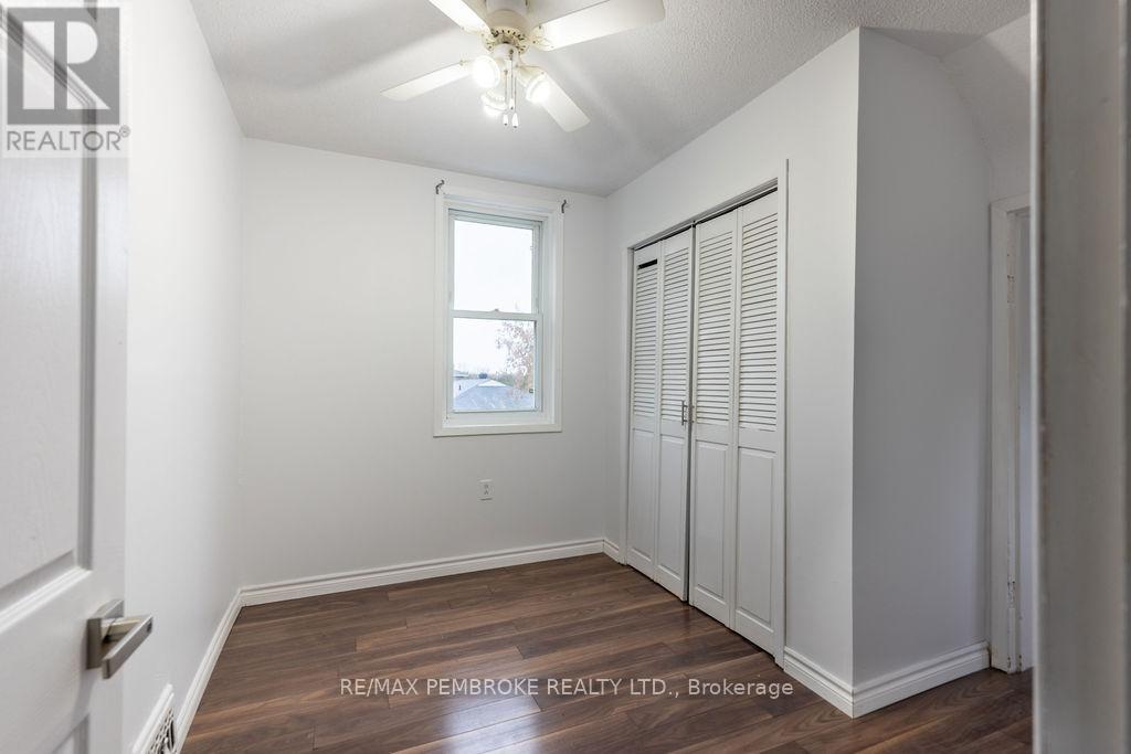 618 Elgin Street, Laurentian Valley, Ontario  K8A 4H2 - Photo 15 - X12517264