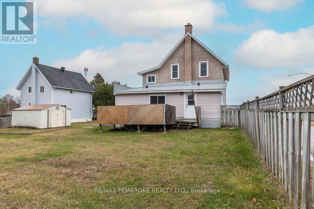 618 Elgin Street, Laurentian Valley, Ontario  K8A 4H2 - Photo 27 - X12517264