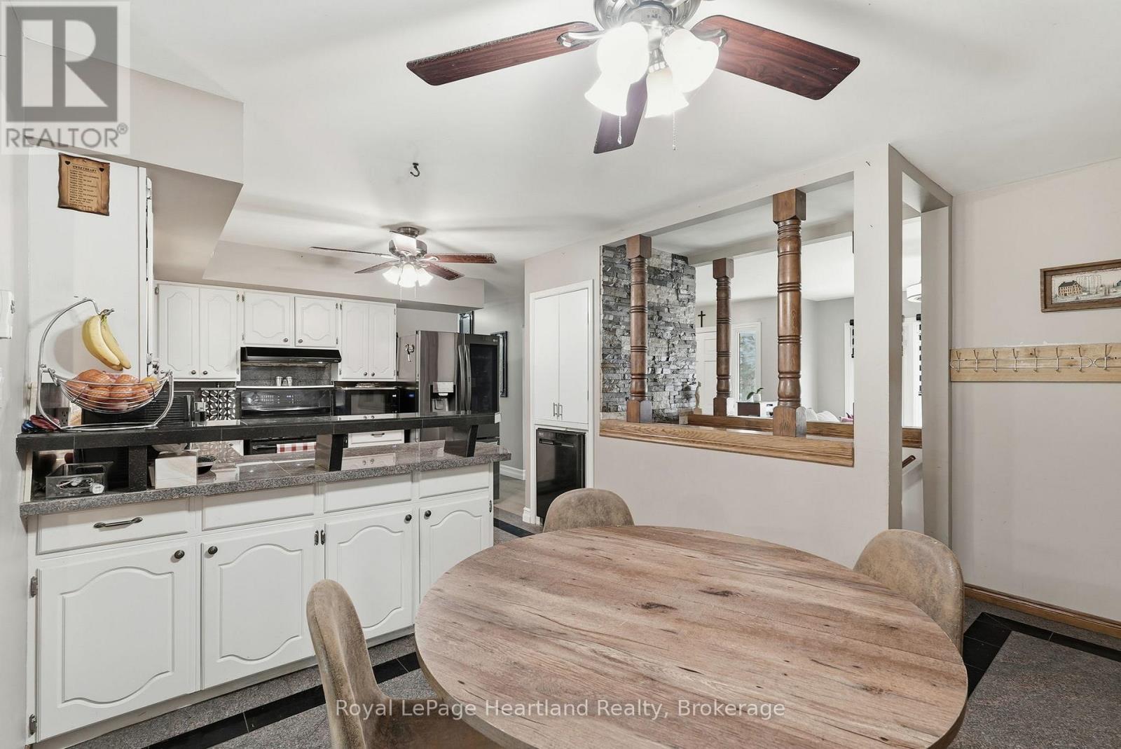 292 Wellington Street, North Huron, Ontario N0M 1H0 - Photo 18 - X12517786