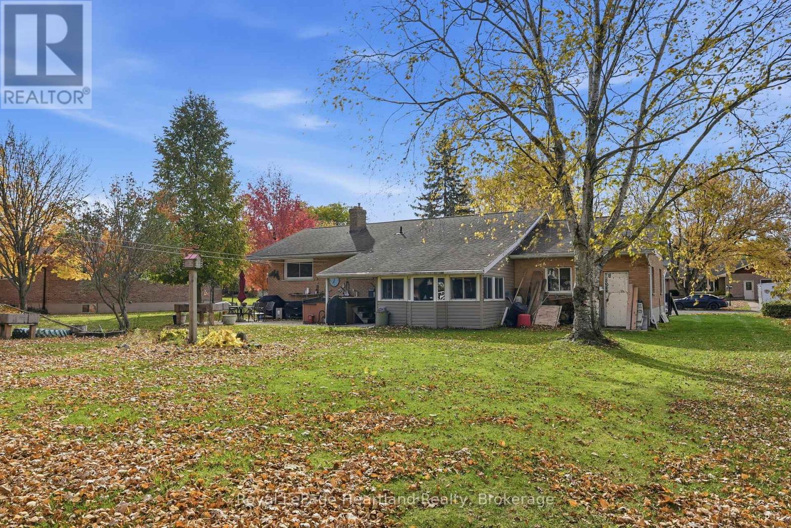 292 Wellington Street, North Huron, Ontario N0M 1H0 - Photo 34 - X12517786