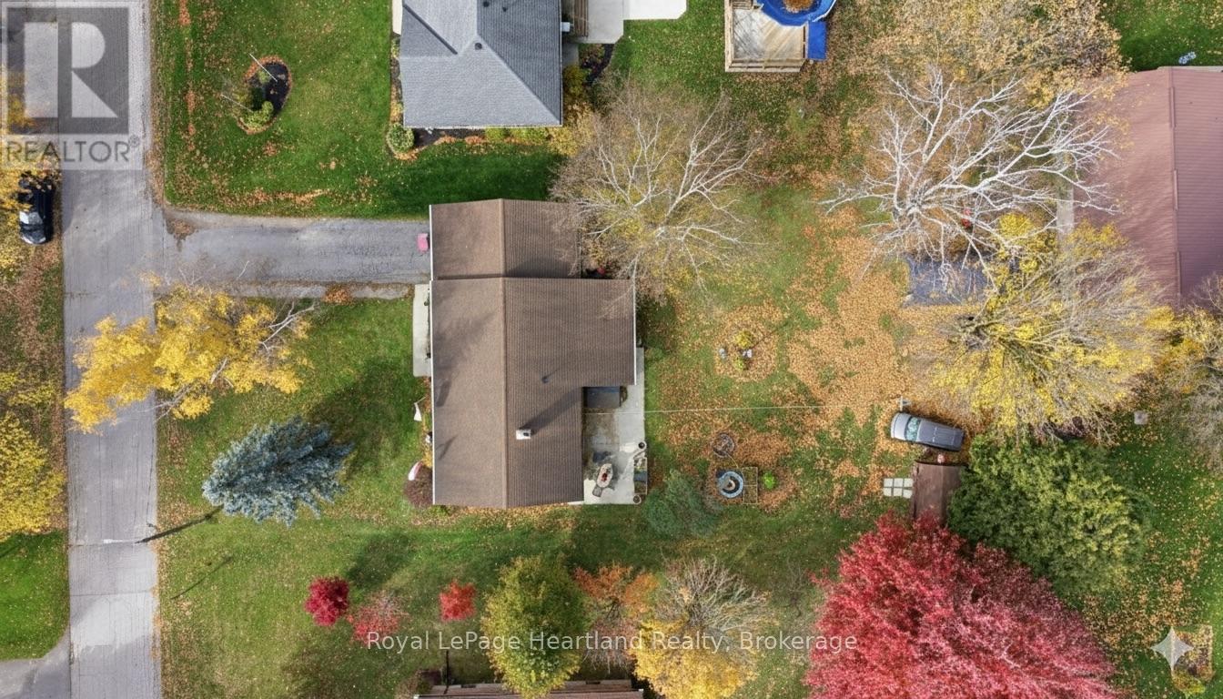 292 Wellington Street, North Huron, Ontario N0M 1H0 - Photo 7 - X12517786