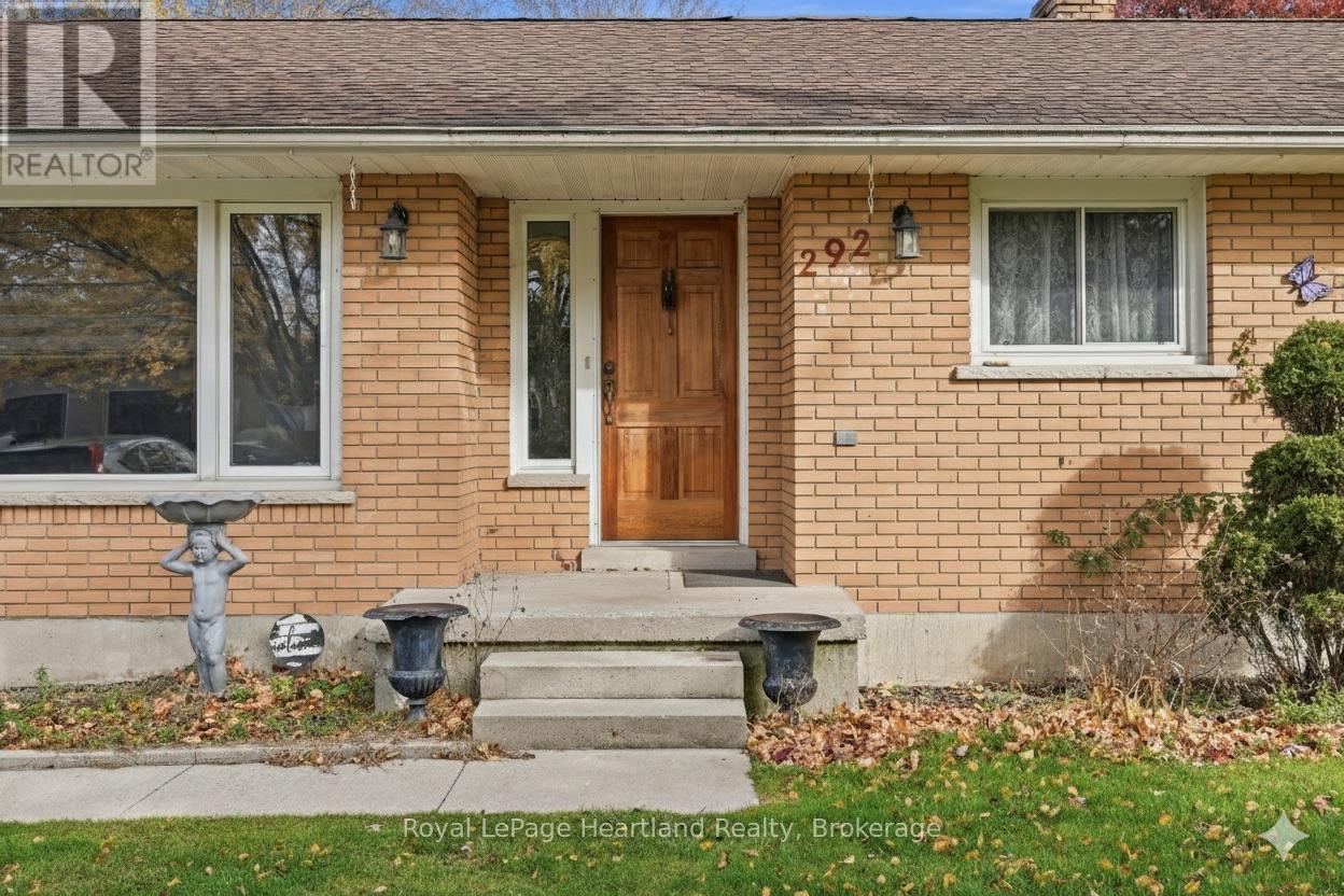 292 Wellington Street, North Huron, Ontario N0M 1H0 - Photo 8 - X12517786
