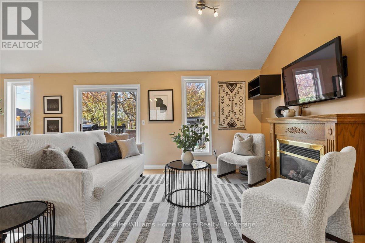 431 Starwood Drive, Guelph, Ontario N1E 7A4 - Photo 4 - X12517788