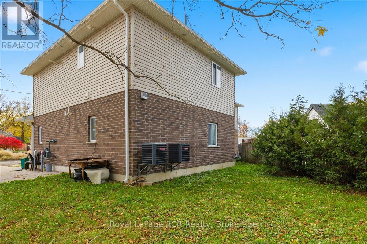 38 Cogourg Lane, Stratford, Ontario N5A 1E7 - Photo 25 - X12517818