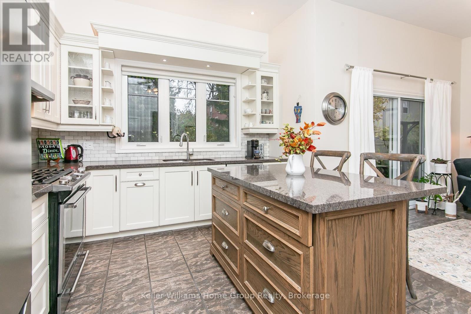 11 Norwich Street W, Guelph, Ontario N1H 2G8 - Photo 4 - X12517904