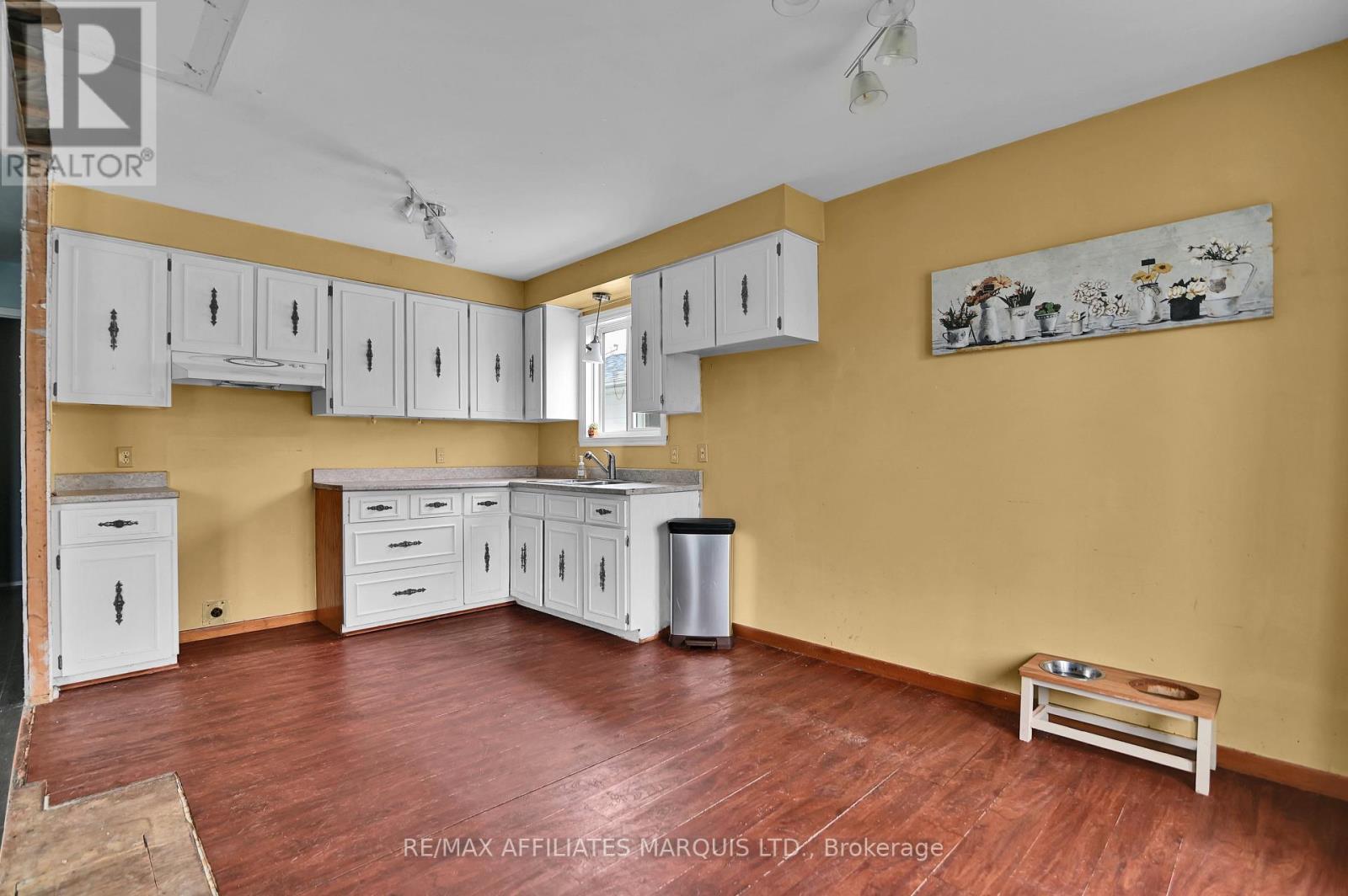 1531 Champagne Avenue, Cornwall, Ontario K6J 4W7 - Photo 2 - X12475289